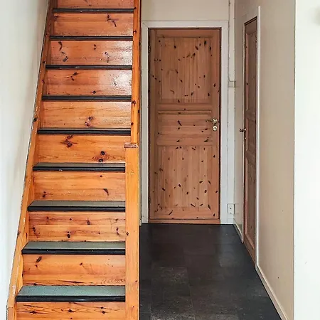 8 Person In Lejlighed Åmli