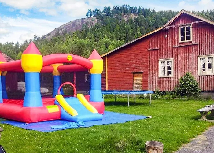 8 Person In Åmli
